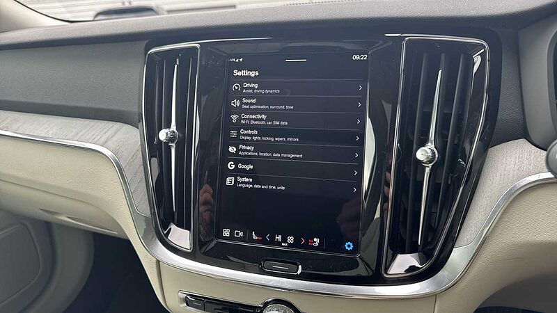 Volvo V60 2.0 T8 [455] PHEV Ultra Dark 5dr AWD Auto Estate