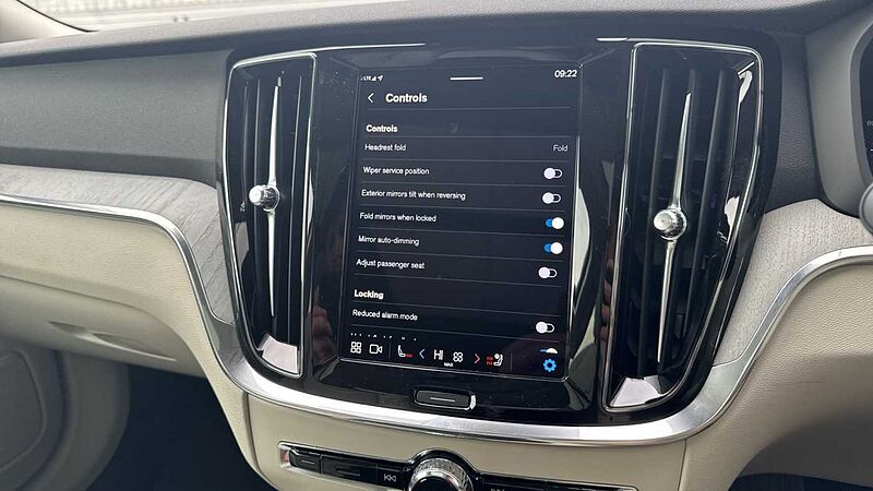 Volvo V60 2.0 T8 [455] PHEV Ultra Dark 5dr AWD Auto Estate