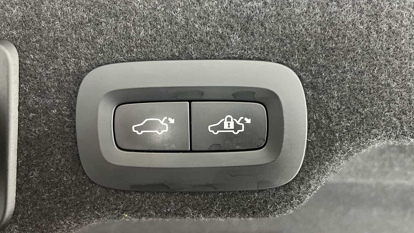 Volvo S90 D4 Momentum Plus Automatic