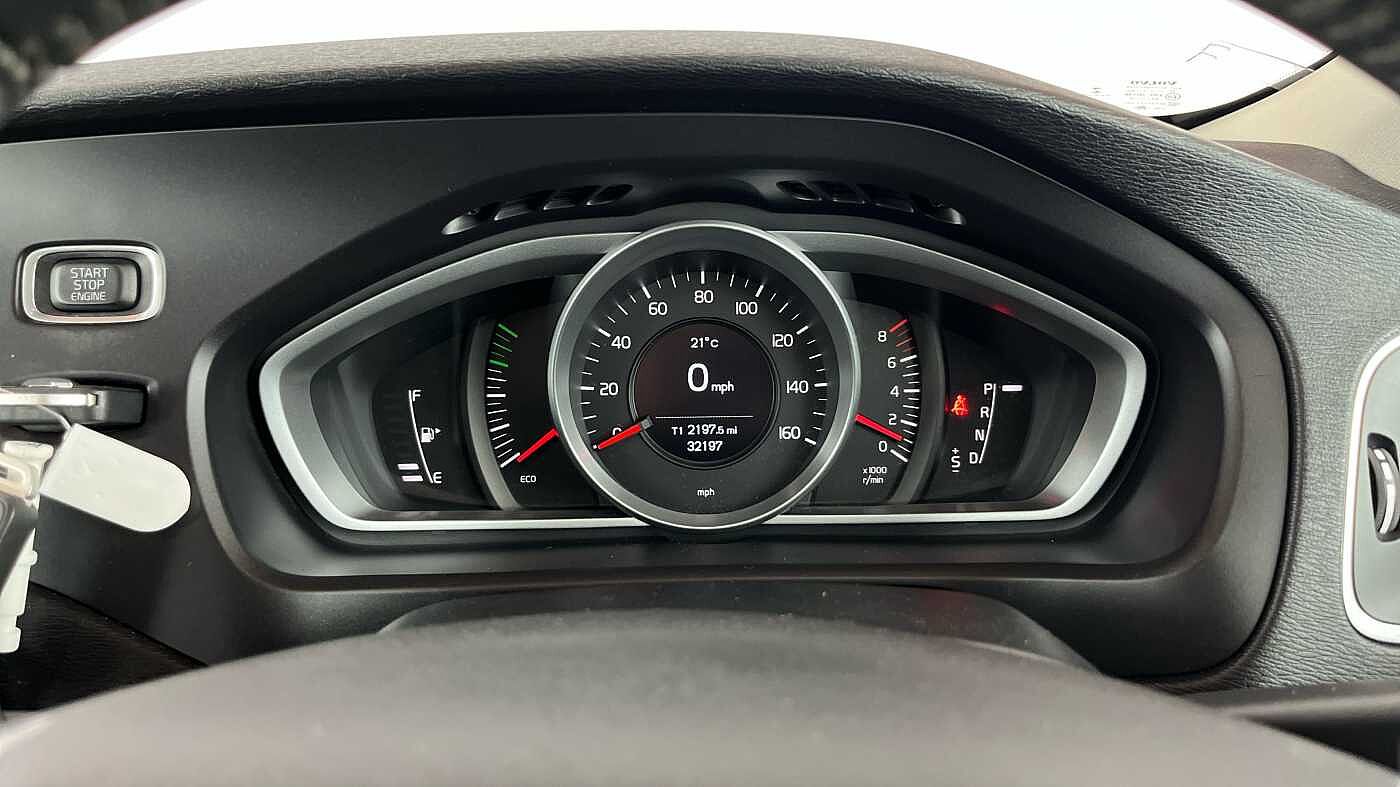 Volvo V40 T3 Momentum Automatic