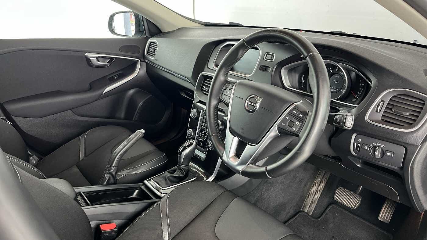 Volvo V40 T3 Momentum Automatic