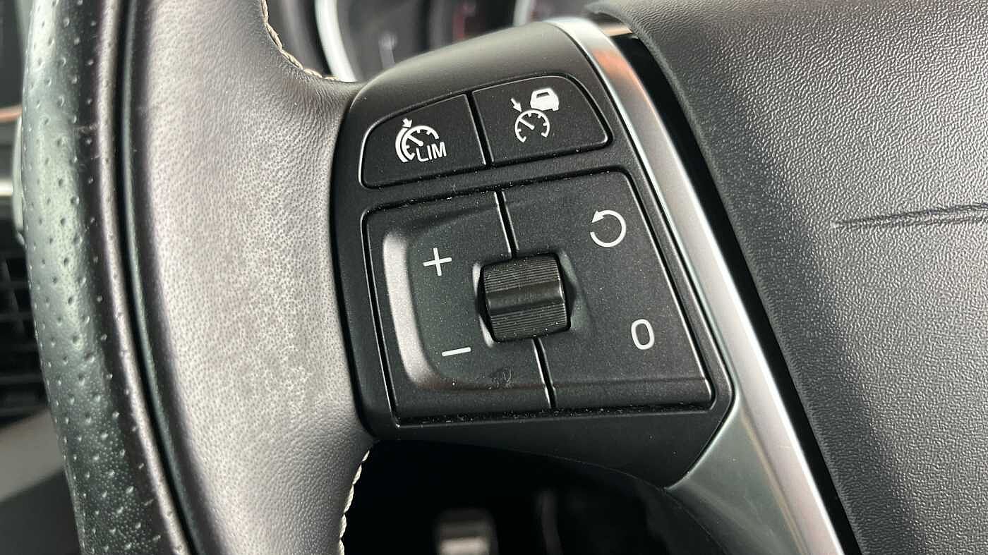 Volvo V40 T3 R-Design Pro Manual