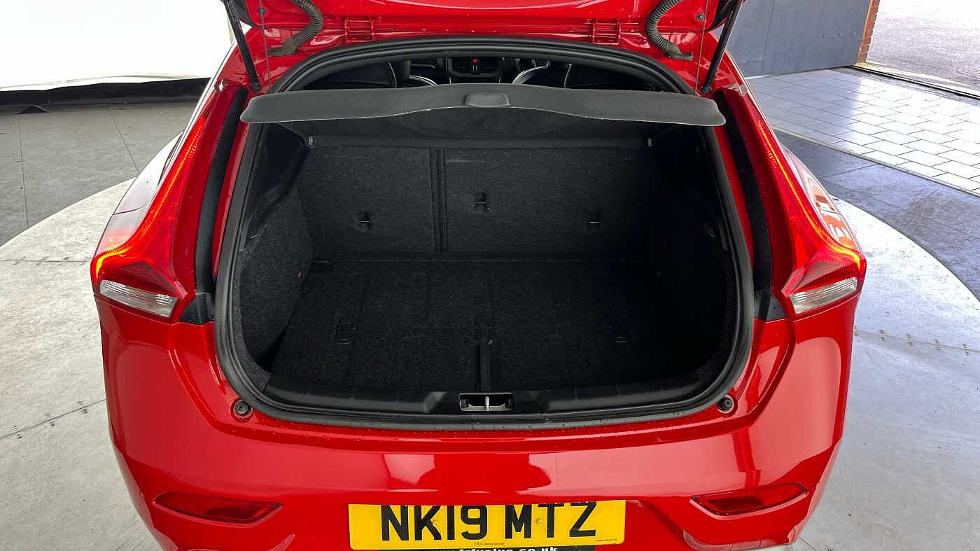 Volvo V40 T2 R-Design Pro Manual
