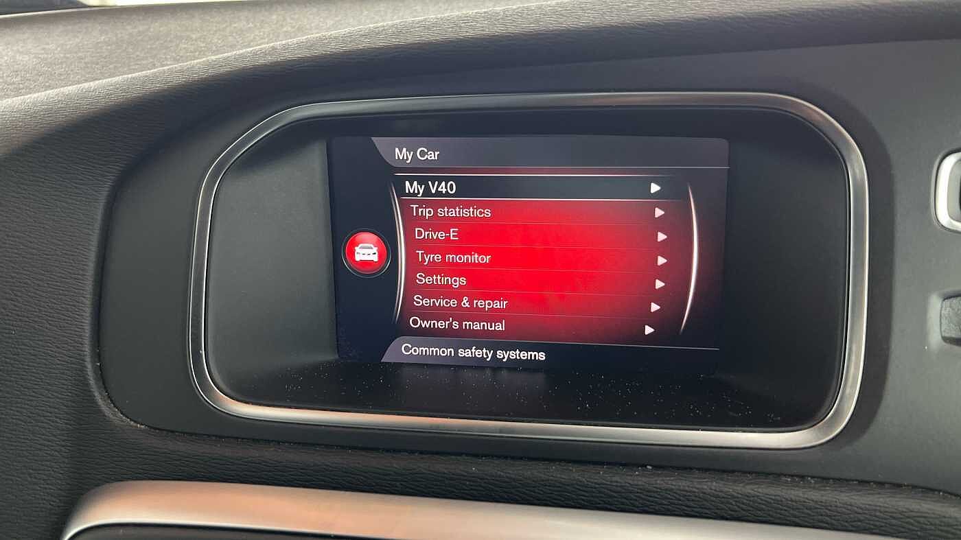 Volvo V40 T2 R-Design Pro Manual