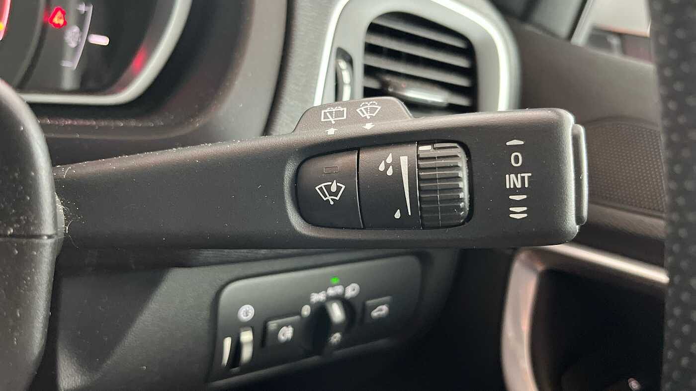 Volvo V40 T2 R-Design Pro Manual