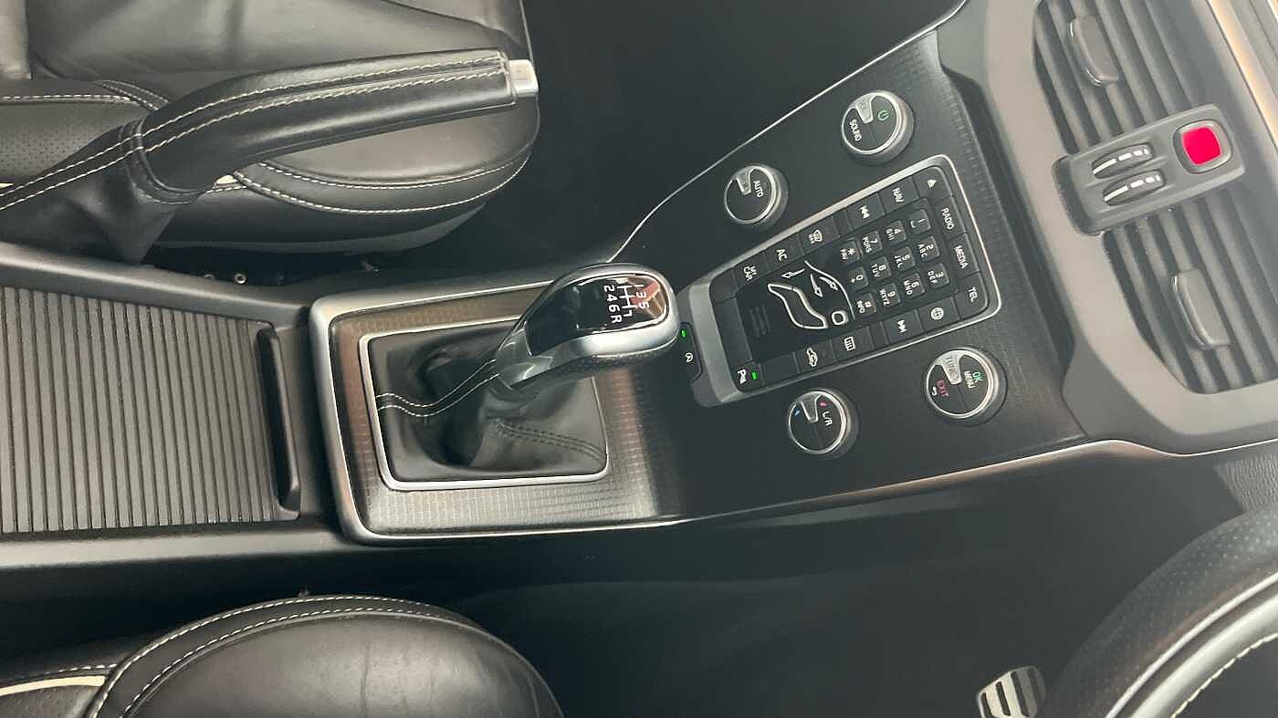 Volvo V40 T2 R-Design Pro Manual