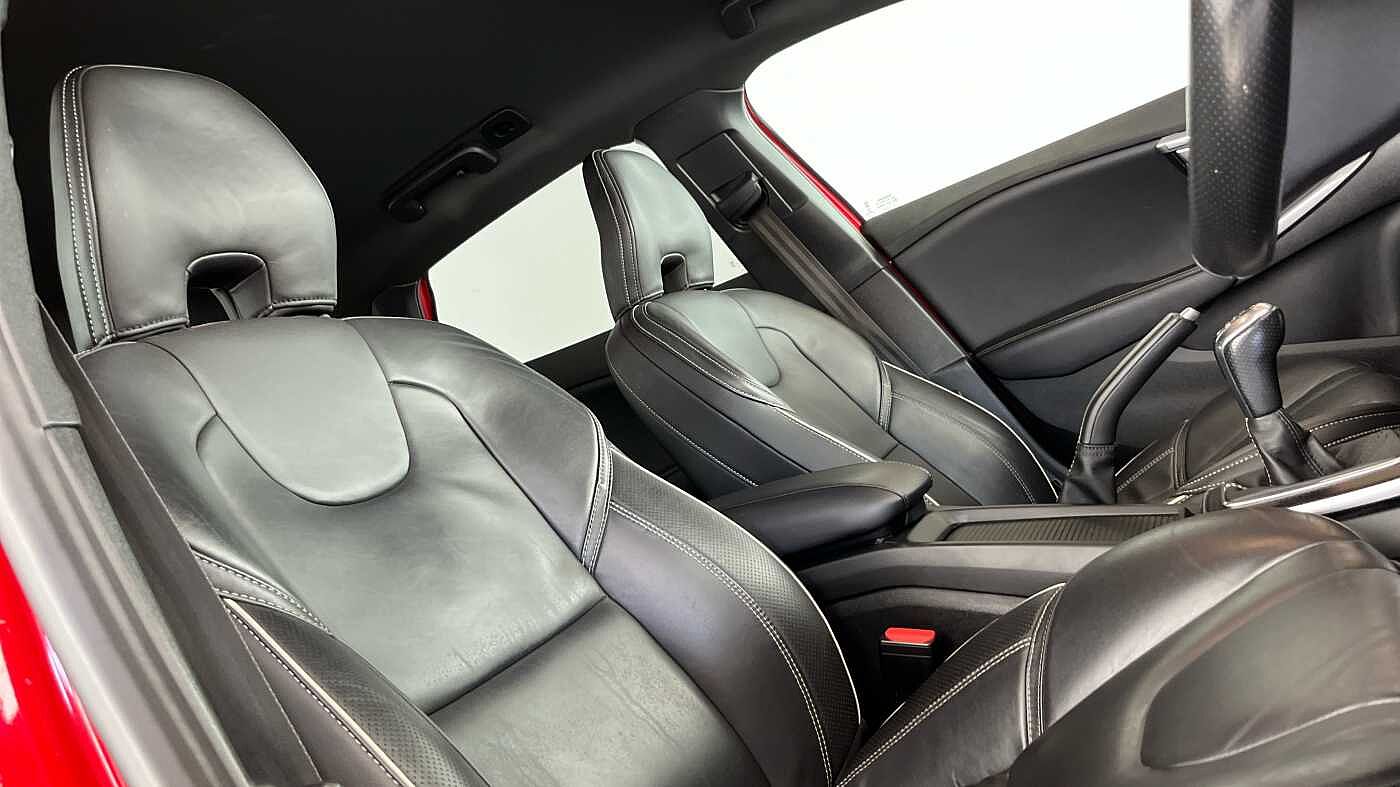 Volvo V40 T2 R-Design Pro Manual