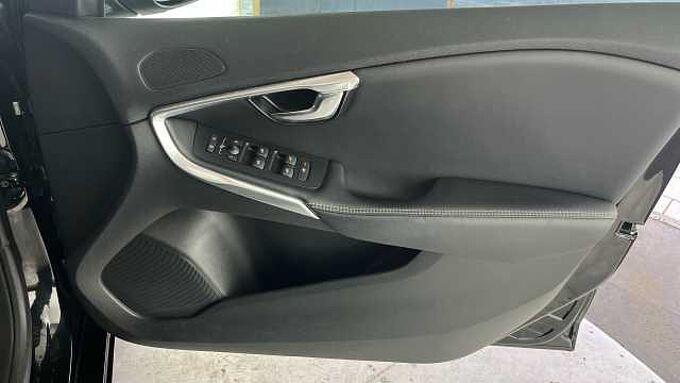 Volvo V40 T2 R-Design Pro Manual