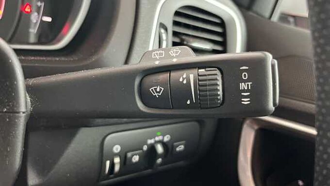 Volvo V40 T2 R-Design Pro Manual