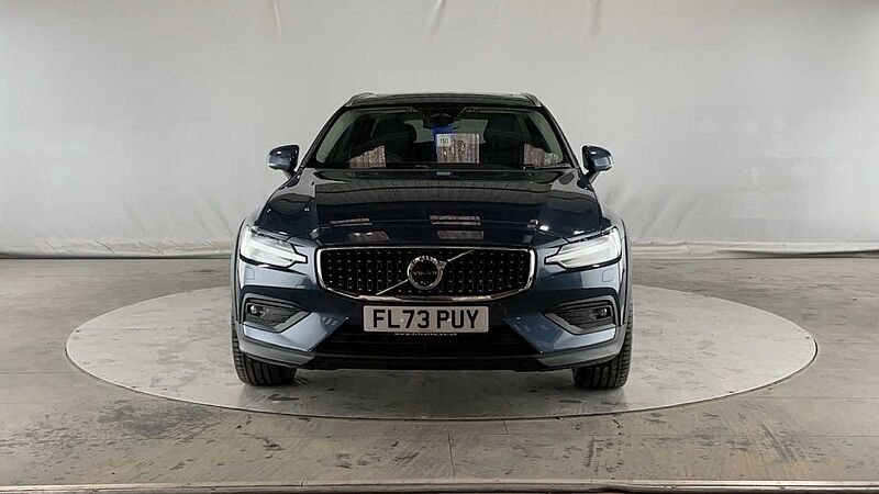 Volvo V60 Cross Country Ultimate, B5 AWD Mild hybrid, Petrol, Bright