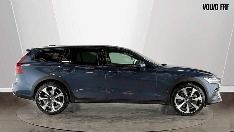 Volvo V60 Cross Country Ultimate, B5 AWD Mild hybrid, Petrol, Bright