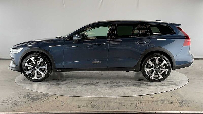 Volvo V60 Cross Country Ultimate, B5 AWD Mild hybrid, Petrol, Bright