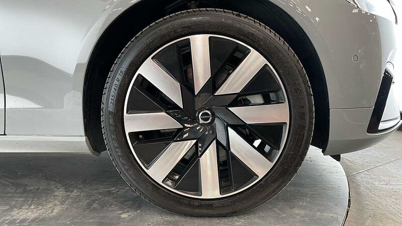 Volvo S90 Recharge Plus, T8 AWD Plug-in hybrid, Electric/Petrol, Dark