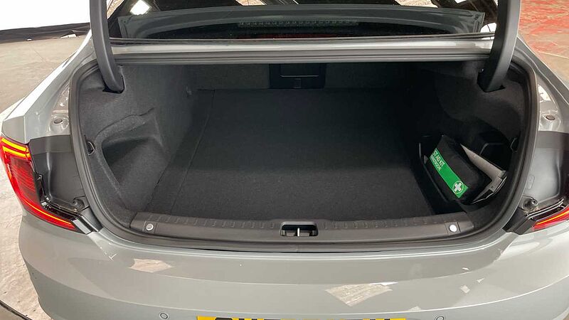 Volvo S90 Recharge Plus, T8 AWD Plug-in hybrid, Electric/Petrol, Dark