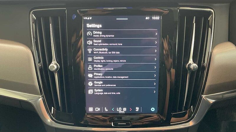 Volvo S90 Recharge Plus, T8 AWD Plug-in hybrid, Electric/Petrol, Dark