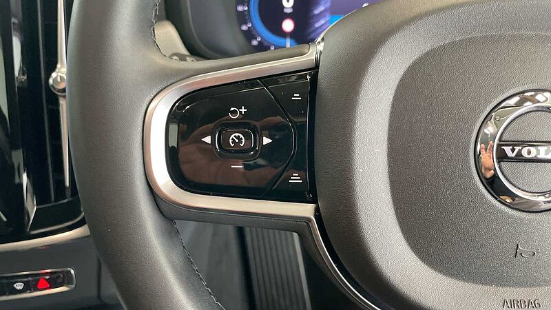 Volvo S90 Recharge Plus, T8 AWD Plug-in hybrid, Electric/Petrol, Dark