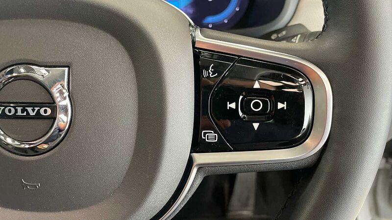 Volvo S90 Recharge Plus, T8 AWD Plug-in hybrid, Electric/Petrol, Dark