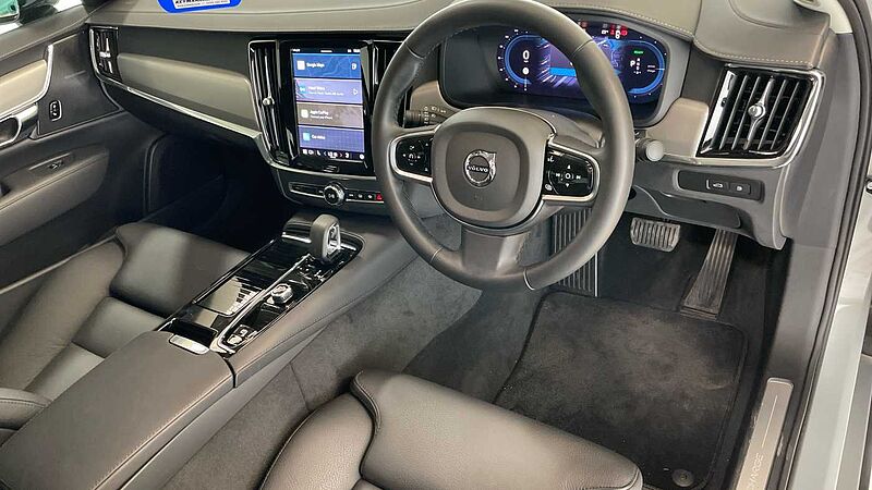 Volvo S90 Recharge Plus, T8 AWD Plug-in hybrid, Electric/Petrol, Dark