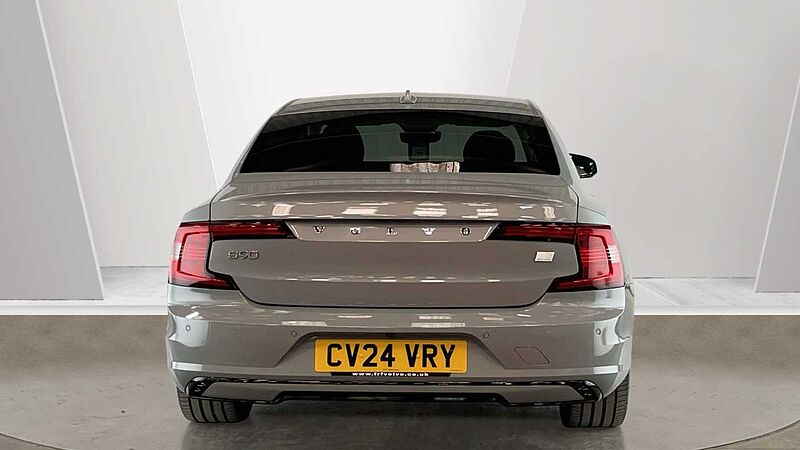 Volvo S90 Recharge Plus, T8 AWD Plug-in hybrid, Electric/Petrol, Dark