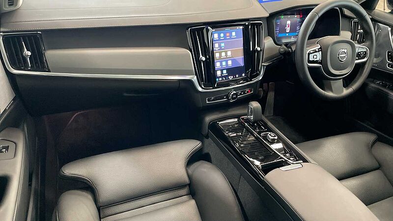 Volvo S90 Recharge Ultimate, T8 AWD plug-in hybrid, Electric/Petrol, Dark