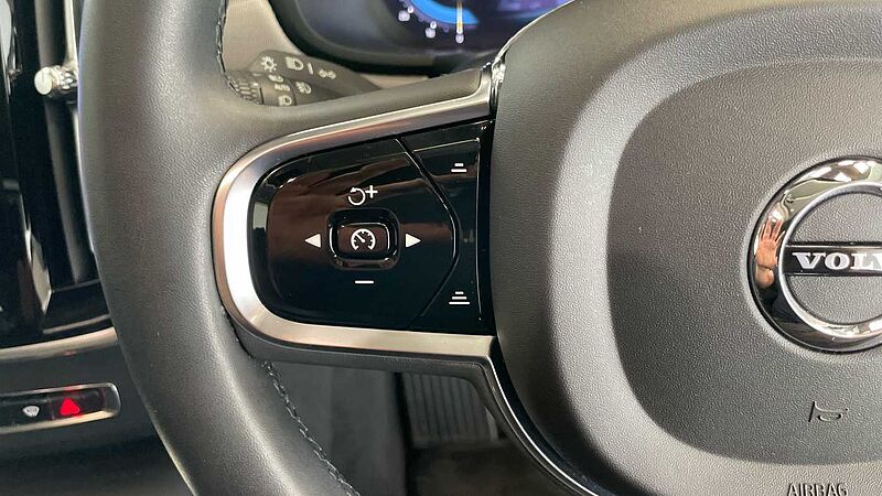 Volvo S90 Recharge Ultimate, T8 AWD plug-in hybrid, Electric/Petrol, Dark