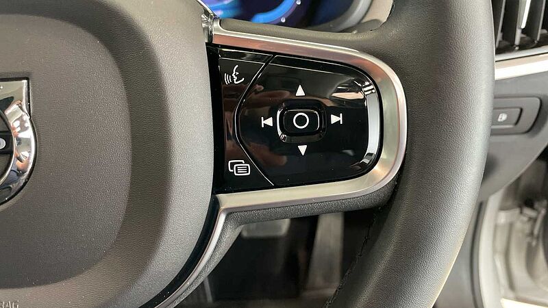 Volvo S90 Recharge Ultimate, T8 AWD plug-in hybrid, Electric/Petrol, Dark