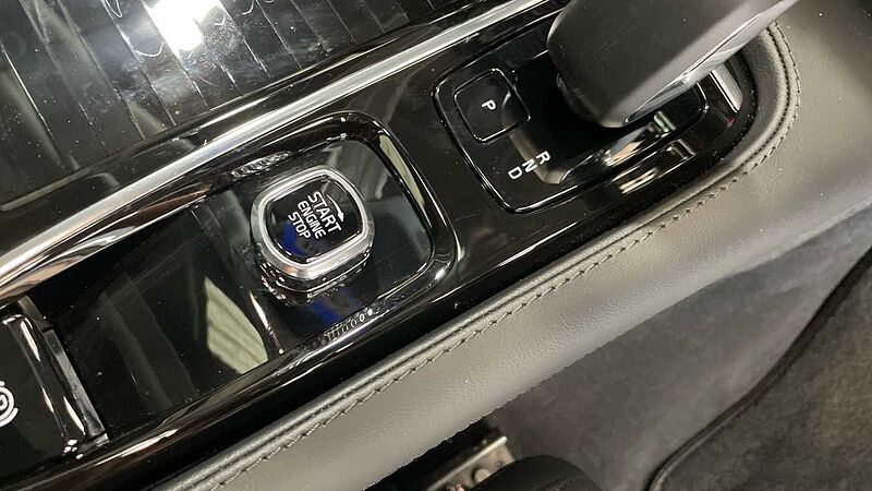 Volvo S90 Recharge Ultimate, T8 AWD plug-in hybrid, Electric/Petrol, Dark