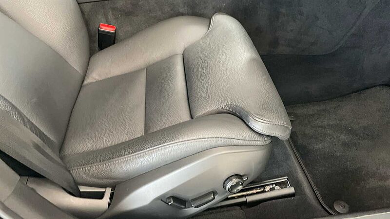 Volvo S90 Recharge Ultimate, T8 AWD plug-in hybrid, Electric/Petrol, Dark