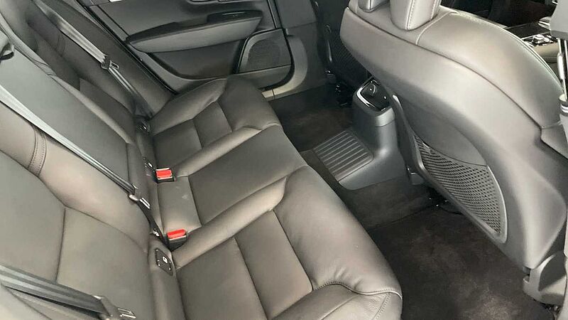 Volvo S90 Recharge Ultimate, T8 AWD plug-in hybrid, Electric/Petrol, Dark
