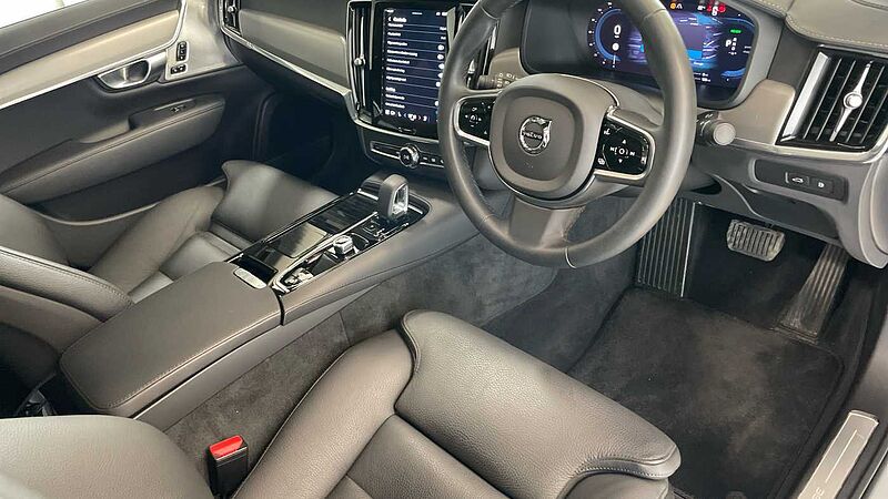 Volvo S90 Recharge Ultimate, T8 AWD plug-in hybrid, Electric/Petrol, Dark