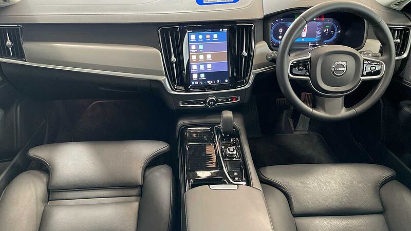 Volvo S90 Recharge Ultimate, T8 AWD plug-in hybrid, Electric/Petrol, Dark
