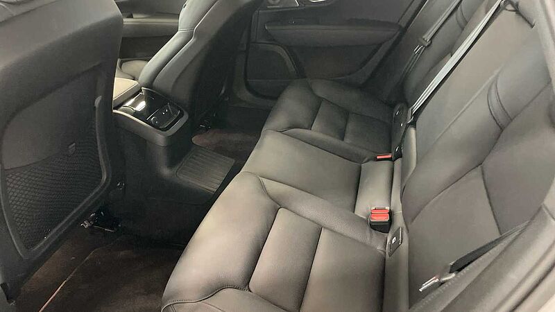 Volvo S90 Recharge Ultimate, T8 AWD plug-in hybrid, Electric/Petrol, Dark