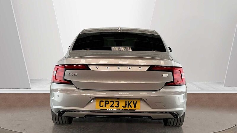 Volvo S90 Recharge Ultimate, T8 AWD plug-in hybrid, Electric/Petrol, Dark