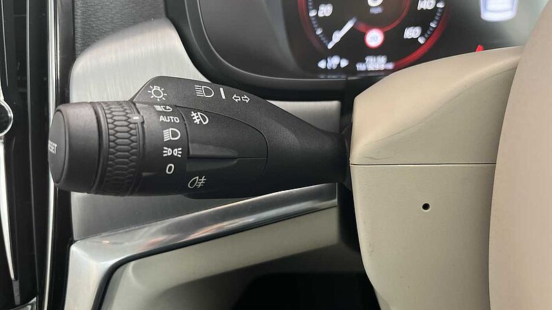 Volvo S90 D4 Momentum Plus Automatic