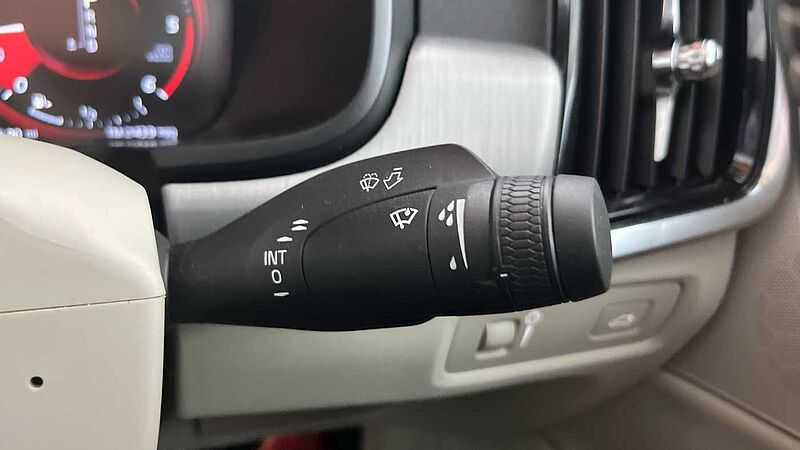 Volvo S90 D4 Momentum Plus Automatic