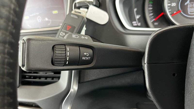 Volvo V40 T3 Momentum Automatic
