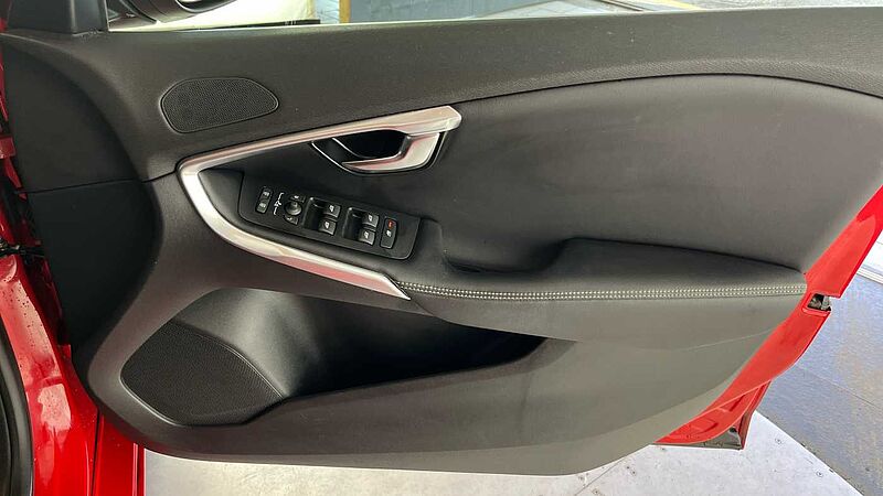 Volvo V40 T2 R-Design Pro Manual
