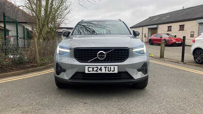 Volvo XC40 Ultimate, B4 Mild hybrid, Petrol, Dark