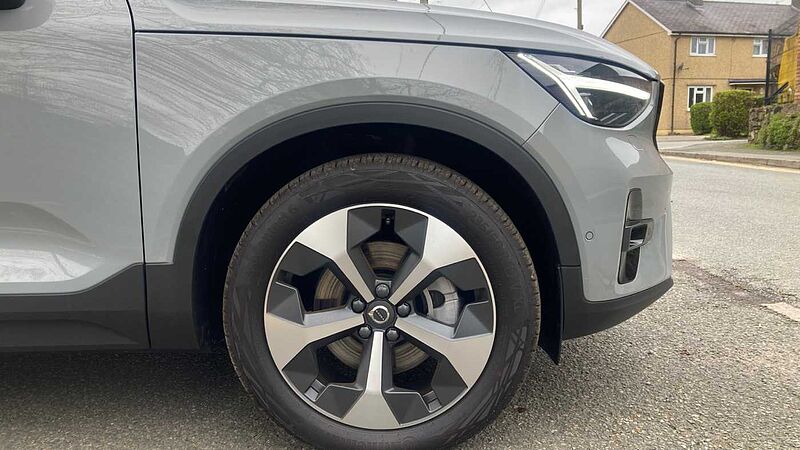 Volvo XC40 Ultimate, B4 Mild hybrid, Petrol, Dark