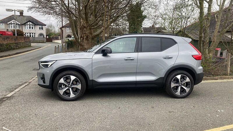 Volvo XC40 Ultimate, B4 Mild hybrid, Petrol, Dark