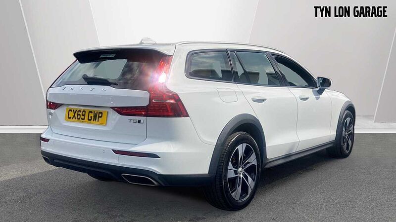 Volvo V60 Cross Country T5 AWD Plus Automatic