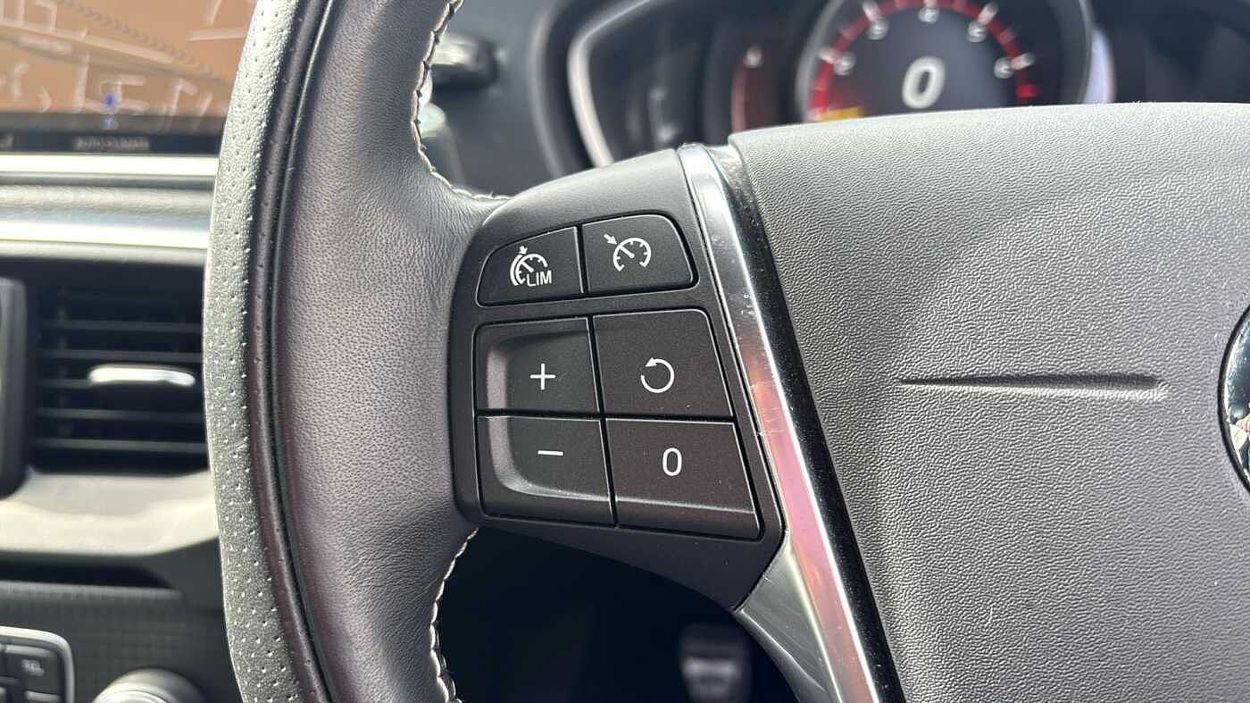 Volvo V40 T3 R-Design Pro Manual