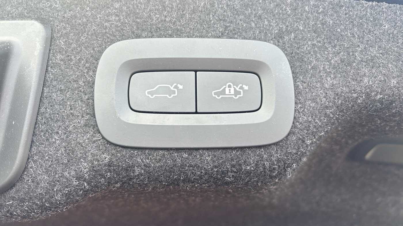 Volvo S90 Recharge R-Design, T8 AWD plug-in hybrid