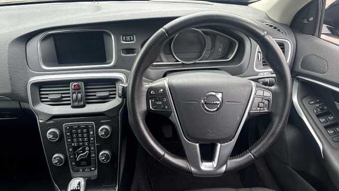 Volvo V40 T2 Momentum Manual