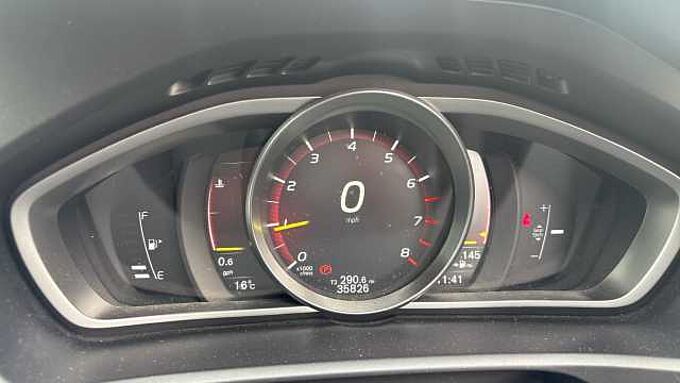 Volvo V40 T2 Momentum Manual