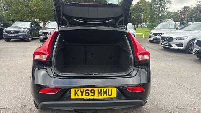 Volvo V40 T2 Momentum Manual