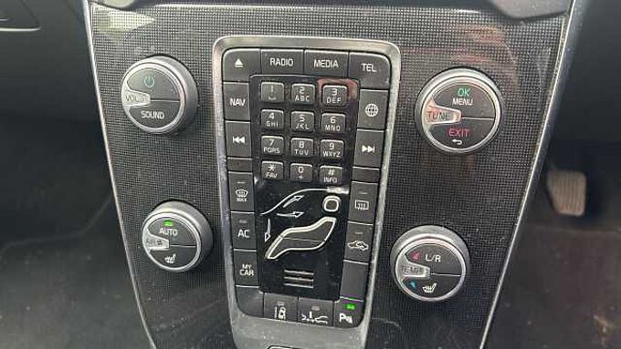 Volvo V40 T2 Momentum Manual