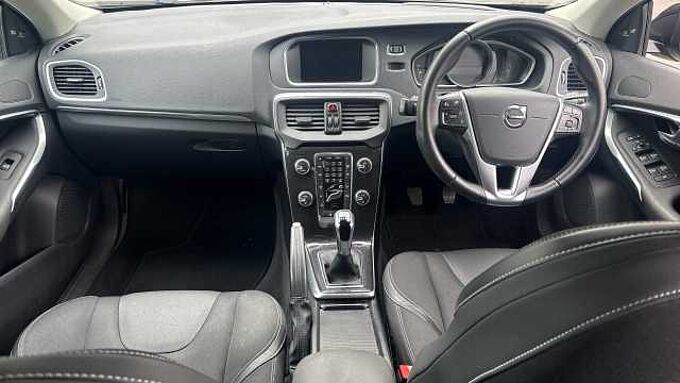 Volvo V40 T2 Momentum Manual