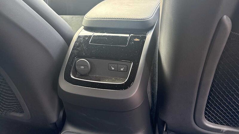 Volvo S90 Recharge R-Design, T8 AWD plug-in hybrid