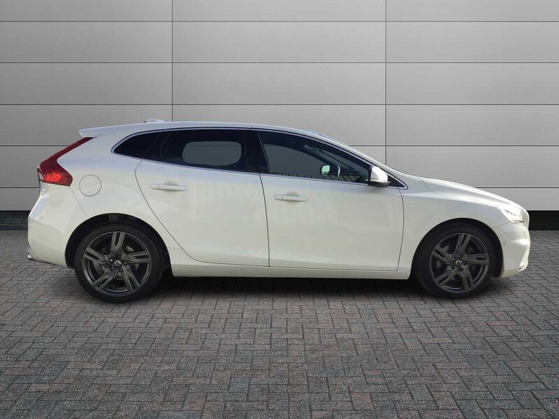 Volvo V40 D2 R-Design Pro Automatic